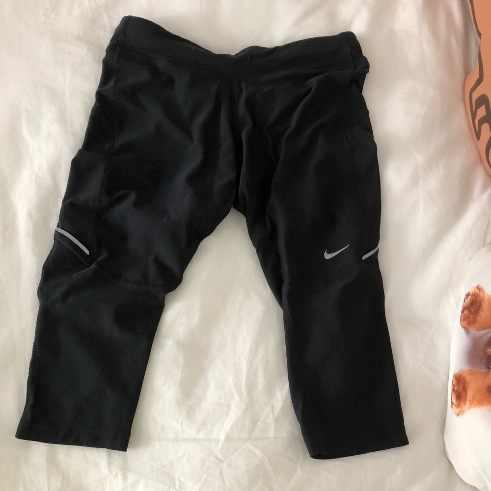 Nike cropped black leggings